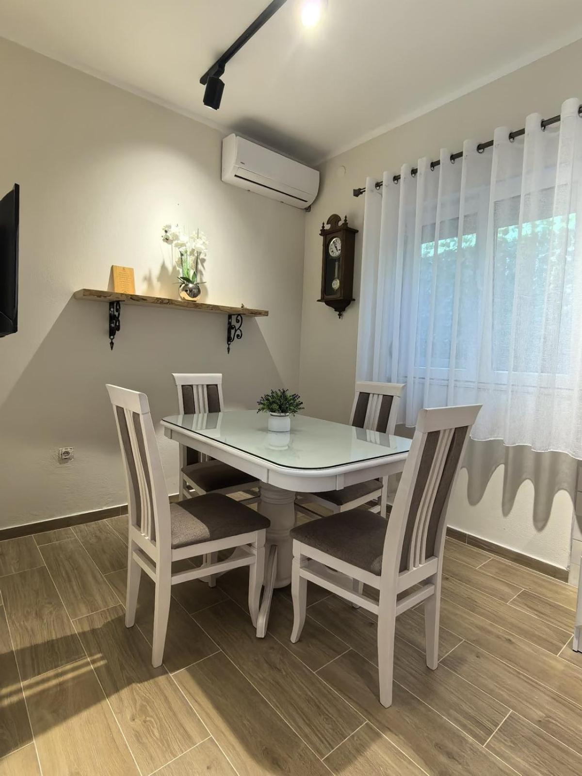Sunny Hill - Parking - Fenced Garden - Luxury Loft