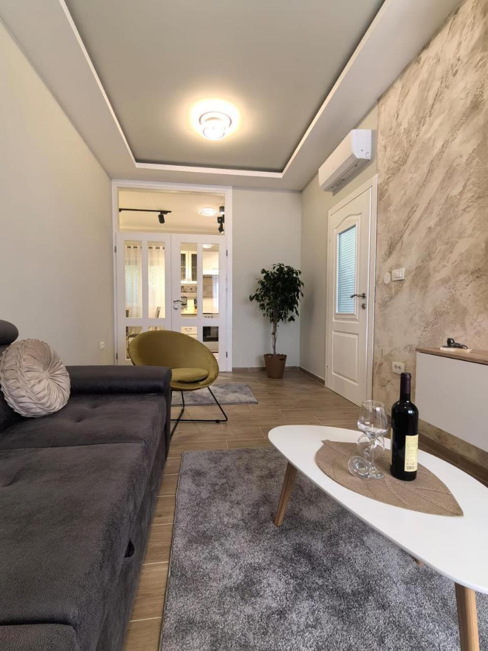 公寓 Sunny Hill - Parking - Fenced Garden - Luxury Loft 科托尔